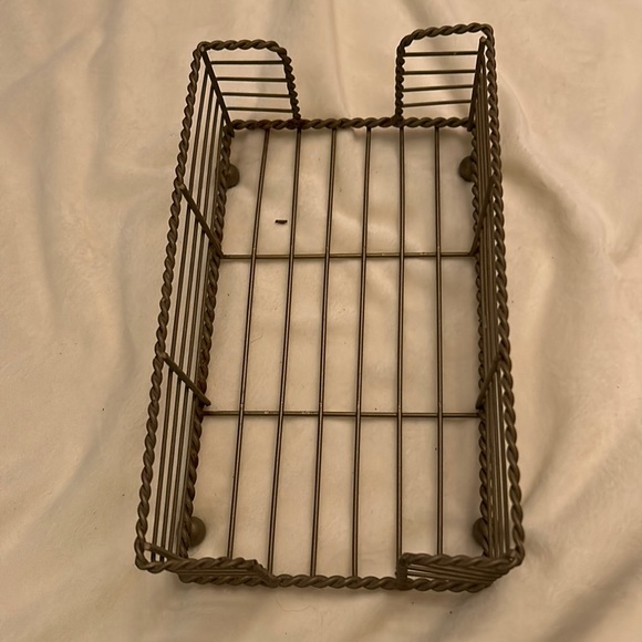 🔥Excellent condition Metal Napkin/Guest Towel Tray in matte gold A87 - Picture 3 of 3